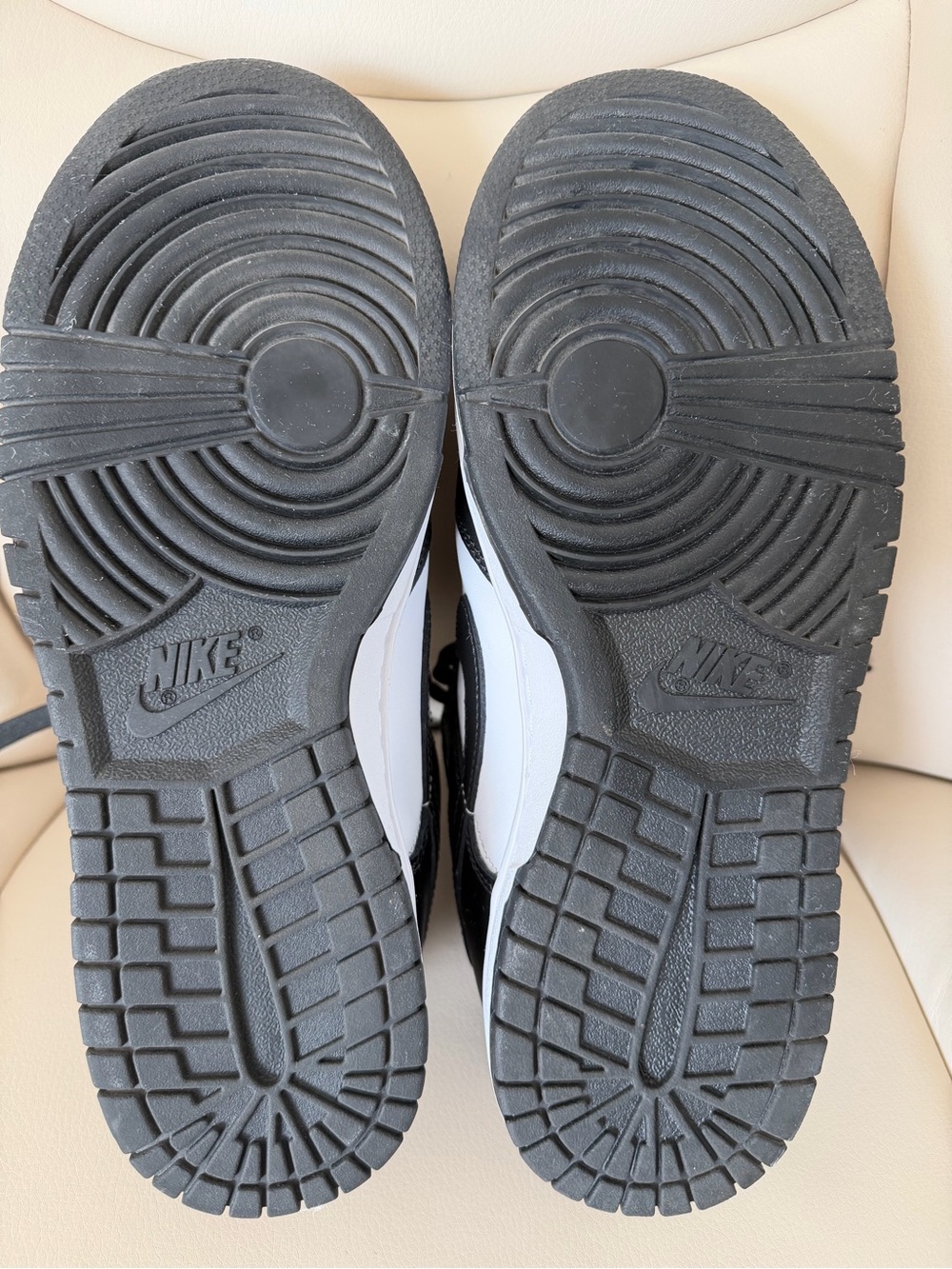 Nike Black and White Low-Top Sneakers - Picture 3 of 3